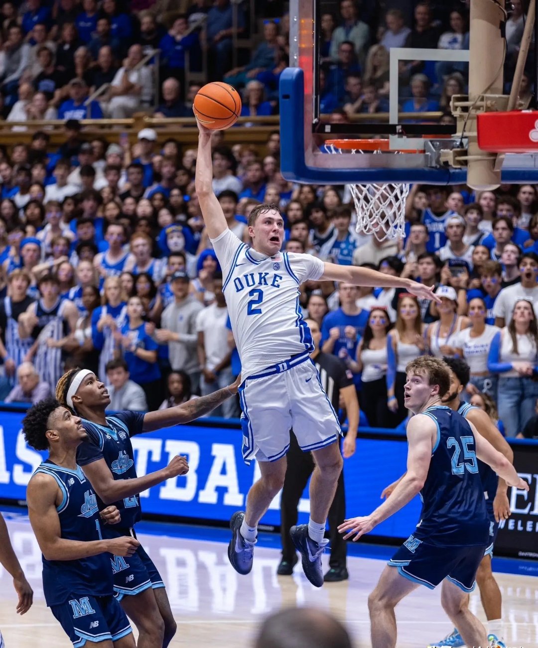 字母哥意外战胜独行侠,领先优势明显引爆全场!比赛高潮迭起(壮志凌云2独行侠台词) 字母哥意外战胜独行侠,领先优势明显引爆全场!比赛高潮迭起(壮志凌云2独行侠台词)